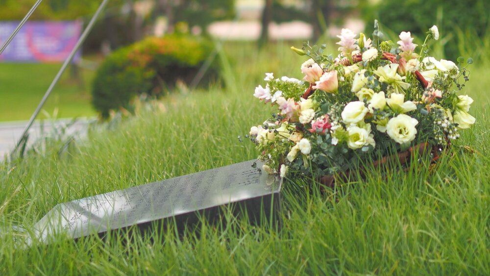 Ways to Personalize Your Loved Ones Gravesite